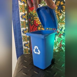 Tiny Recycling Can